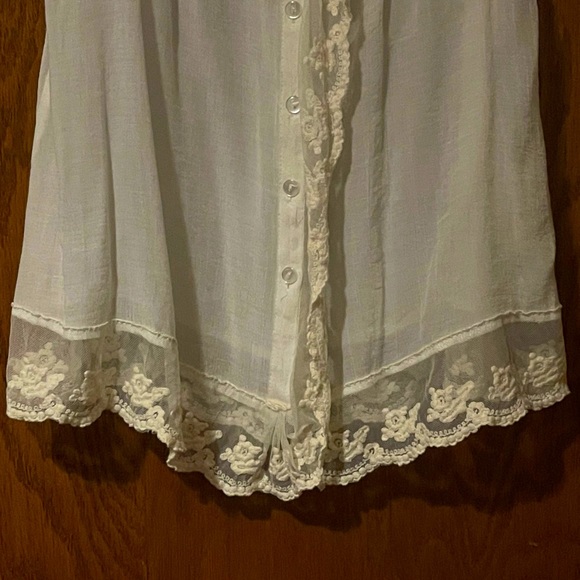 Sleeveless sheer lace button up victorian style blouse - Picture 6 of 11